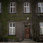 Altbau mit Kastenfenster